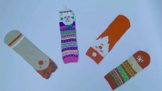 Calcetines interiores de lana coralina con patrón de dibujos animados de ciervos lindos y cálidos de Navidad para mujer